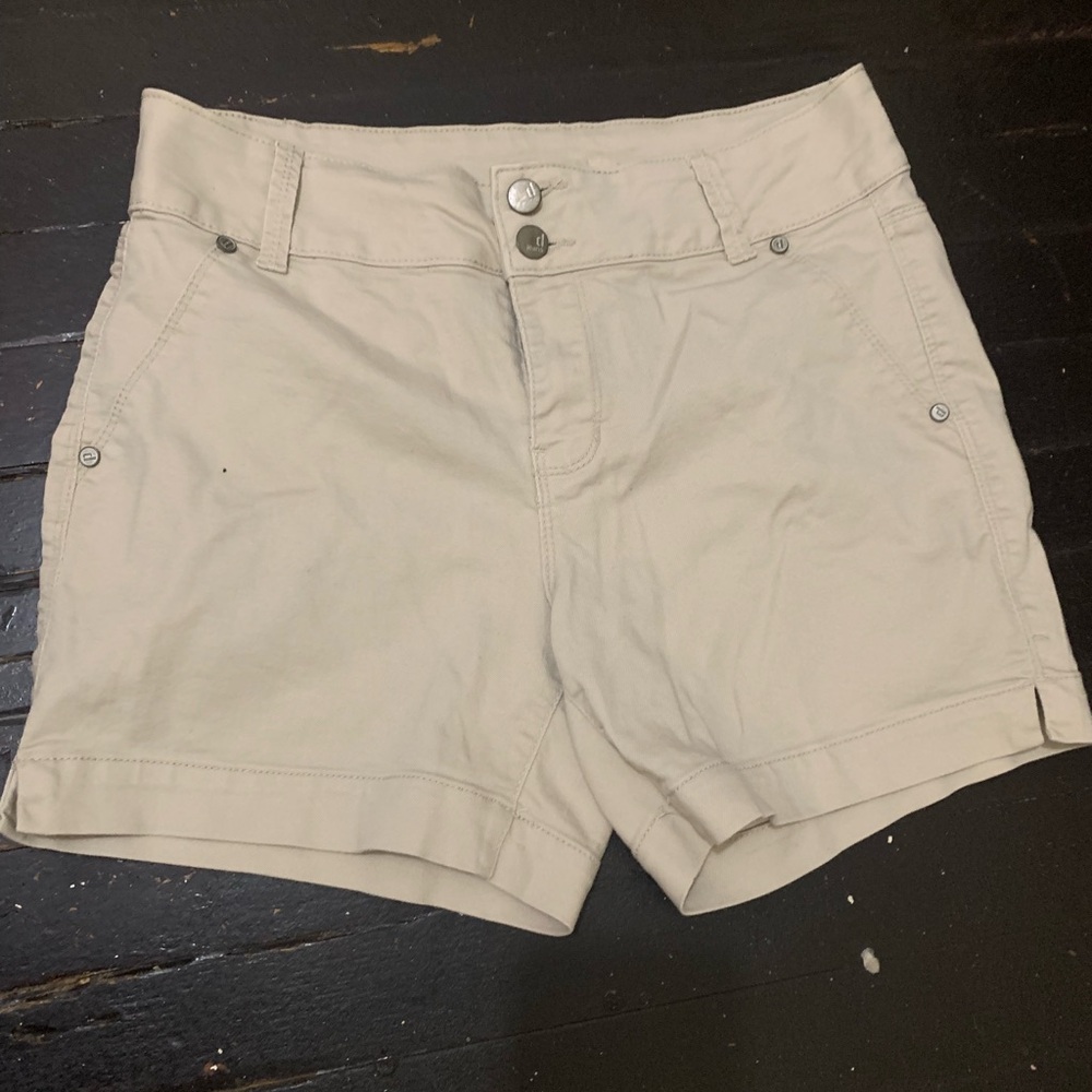 d. jeans Women's Cream Cargo Shorts